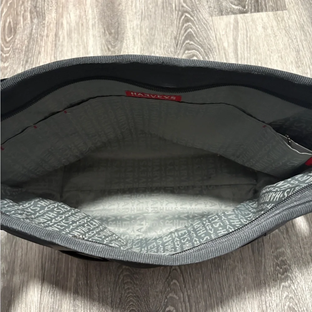 Harvey’s Seatbelt Bag - Picture 3 of 6